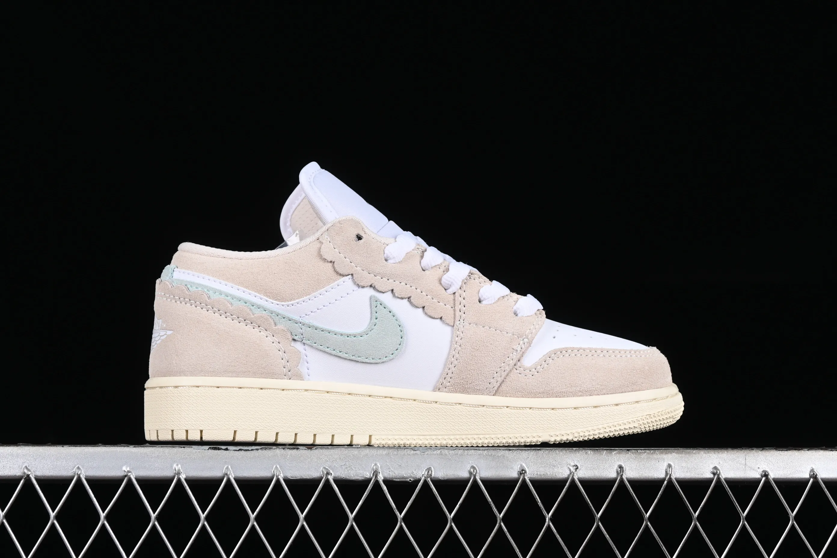 All categories Air Jordan Jordan series basketball shoes Air Jordan 1 Low G version pure original Air Jordan 1 Low AJ1 Joe 1 pink and white low-top cultural casual sneakers DZ5356-800